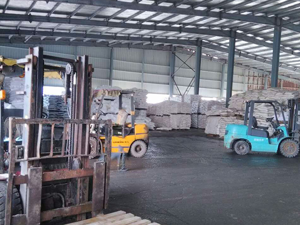 走進(jìn)倉(cāng)庫